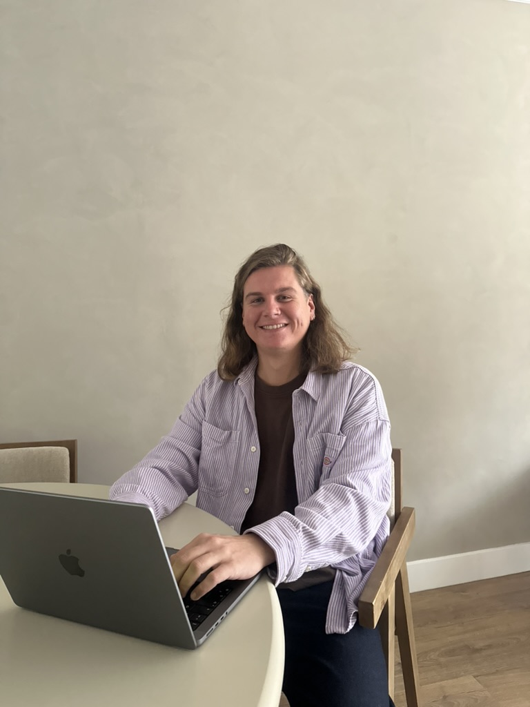 Eigenaar van GrowTow Digital Marketing die aan het online adverteren is.